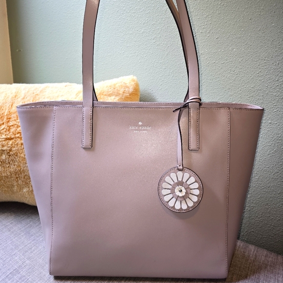 kate spade Handbags - Euc kate spade Rosa leather tote bag